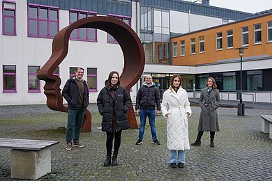 Gruppenfoto auf Campus