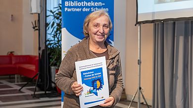 Monika Pastuska ist an der OTH Amberg-Weiden zuständig für die Schulungen in der Bibliothek Amberg und war bei der Entgegennahme der Urkunde in der Bayerischen Staatsbibliothek München