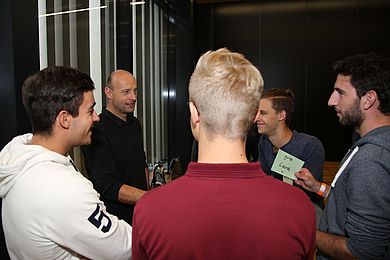 Prof. Dr. Günter Schicker mit Studieneinsteigern