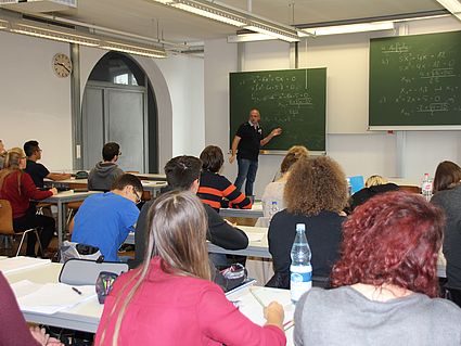 Studierende im Mathevorkurs