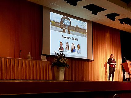 Laboringenieurin M. Sc. Larissa Blümlein bei ihrem  Vortrag