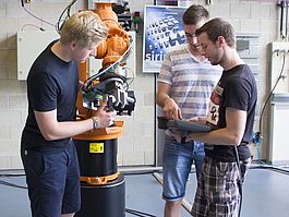 Studenten | Studiengang Mechatronik und digitale Automation