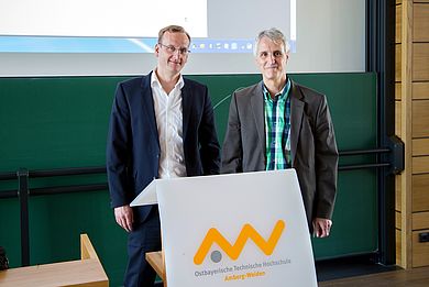 Prof. Dr. Gerhard Rösl (OTH Regensburg) und Prof. Dr. Franz Seitz (OTH Amberg-Weiden)