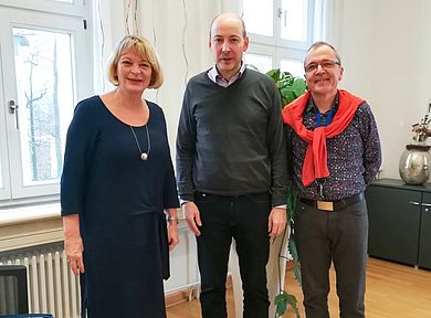 Gruppenbild im Büro 