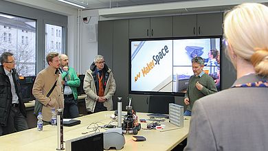 Menschen im MakerSpace