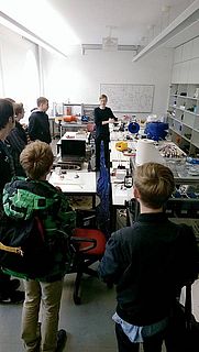 Im Labor Elektrotechnik
