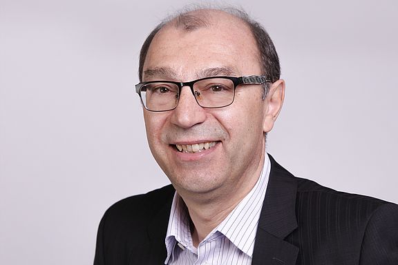 Bernhard Weigert | Personalleiter der Cherry GmbH Bernhard Weigert | Personalleiter der Cherry GmbH