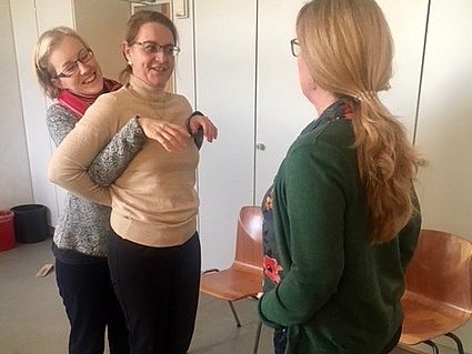 Improvisieren geht über Studieren: Teilnehmerinnen trainieren spontane Kreativität