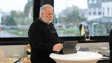 Ludwig von Stern, Kanzler der OTH Amberg-Weiden, eröffnete die Ausstellung mit bewegenden Worten