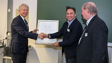 Übergabe der Urkunde