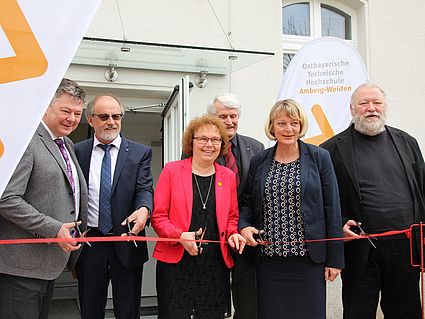 Durschneiden eines Abspressbandes