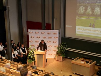 Prof. Dr. Burkhard Berninger, Dekan der Fakultät Maschinenbau/Umwelttechnik, bei der Begrüßung