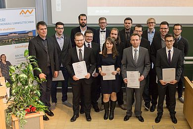 Absolventin und Absolventen des Masterstudiengangs Innovationsfokussierter Maschinenbau