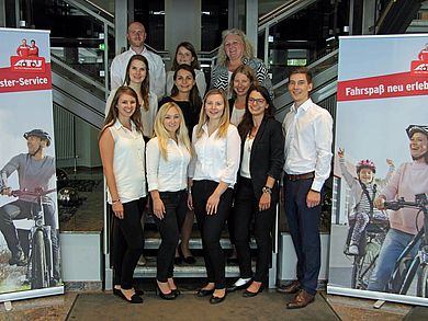 A.T.U-Mitarbeiter/Innen, Studierende und M.B.A. (USA), M.H.R. (USA) Gabriele Murry (hinten, rechts)