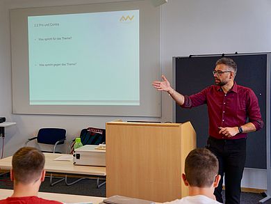 Workshop "Wissenschaftliches Arbeiten" mit Alexander Herzner von der OTH Amberg-Weiden