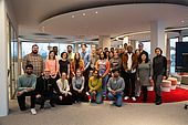 Gruppenfoto nach der Abschlusspraesentation im Innovation Lab des e-Houses auf dem Weidener Campus
