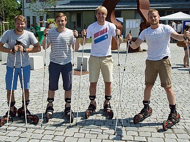 Unterwegs auf Skirollern (© Lucas Weigl)