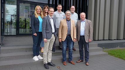 Die Verantwortlichen der Promotionszentren der OTH Amberg-Weiden und Hochschule Ansbach arbeiten gemeinsam an einem Qualifiuizierungsprogramm für Provomierende (v.h.l. Eva Didion, Cindy Häckel, Wolfgang Hochhuth, Ralph-Peter Kappestein; v.v.l. Dr. Markus Ringer, Prof. Stefan Weiherer, Prof. Dr. Wolfgang Weber)