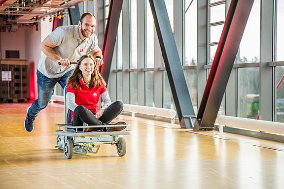 Studierende bei der Witt-Gruppe