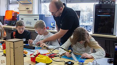 Die Kinder durften unter anderem selbst löten