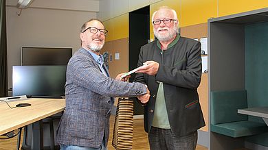 Prof. Dr. Dieter Meiller verabschiedete Prof. Dr. Elmar Hergenröder von der OTH Amberg-Weiden