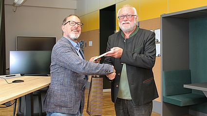 Prof. Dr. Dieter Meiller verabschiedete Prof. Dr. Elmar Hergenröder von der OTH Amberg-Weiden