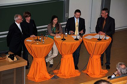 Was bringt „Technik gegen Armut?“ So lautete die Leitfrage des elften EthikForums an der HAW. Elena Michel von der Studierendengruppe Global Village, Jakob Faßnacht von der Vereinigung Technik ohne Grenzen und Prof. Dr. Magnus Jaeger, Fakultät Wirts