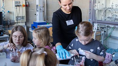 Unter Anleitung lernten sie wie Natur und Technik zusammenspielen können