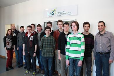 Das W-Seminar "Kryptologie" des Kepler-Gymnasiums in Weiden besuchte am 25.Februar 2014 zum zweiten Mal das Laboratory for Safe and Secure Systems (LaS³) an der Fakultät Elektro- und Informationstechnik in Amberg. Elf Schülerinnen und Schüler des Kepl