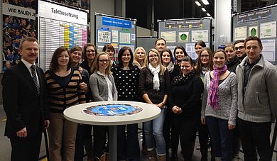 Die Globalisierung verschärft zunehmend den internationalen Wettbewerbsdruck auf produzierende Unternehmen. Doch gerade der deutsche Maschinenbau ist traditionell in hohem Maße vom Export abhängig. Daher werden die Studierenden des Studiengangs „Inte