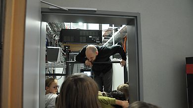 Am Nachmittag durften die Kinder einen Blick hinter die Kulissen eines Kinos werfen