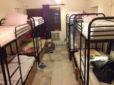 Off topic: Das Hostelzimmer indem ich wohne - das Bett unten vorne rechts ist meins :D