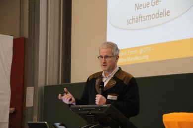 Professor Blöchl informiert über Chancen und Stand der Technik im 3-Druck