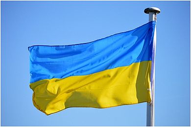 OTH hilft der Ukraine Ukrainische Flagge