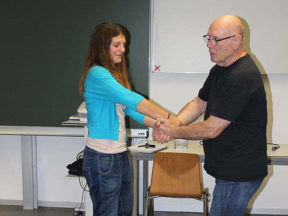 Klaus Inderst zeigt Abwehrgriffe