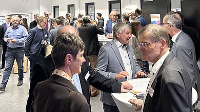 Menschen in Gesprächen