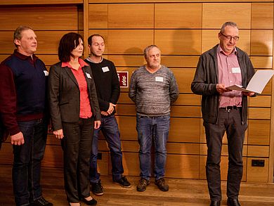Engagiert. Im Service: Der Preis ging an Erwin Wittmann und sein Team vom Referat Technik und Umwelt. Engagiert. Im Service: Der Preis ging an Erwin Wittmann und sein Team vom Referat Technik und Umwelt.