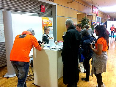 Nachfrage zu den Medienstudiengängen am Stand der OTH Amberg-Weiden