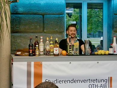 Das Auge trinkt mit: Nicht nur der Cocktail, auch die Theke muss gut aussehen. Das Auge trinkt mit: Nicht nur der Cocktail, auch die Theke muss gut aussehen.