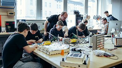 In zahlreichen Laboren konnten die Besucherinnen und Besucher selbst aktiv werden