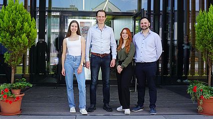 Die OTH Amberg-Weiden gestaltet den ersten Kongress der Deutschen Gesellschaft für Physician Assistants (DGPA) in Solingen mit (v.l.): Lucia Hägler, Prof. Dr. med. Christian Schmidkonz, Jessica Oetter und Felix Wittmann  