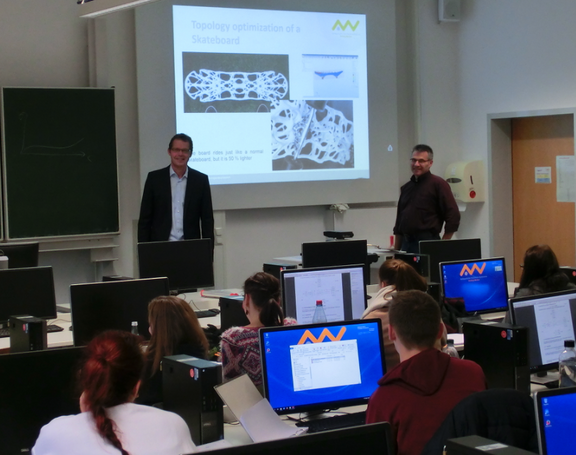 Im Rahmen der Vorlesung „Rapid Prototyping“ wurde solidThinking Inspire den Studierenden des Studienganges Wirtschaftsingenieurwesen das Potential vorgestellt. 