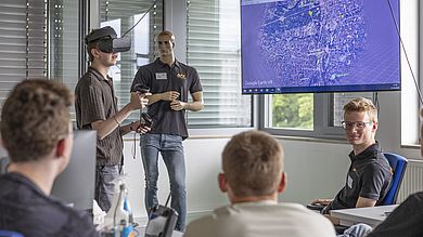 Schüler mit VR-Brille