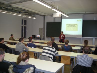 Rund 20 beruflich Qualifizierte nahmen am 21.Februar 2014 die Gelegenheit wahr, sich über das Propädeutikum (Studienvorbereitungskurs) an der OTH in Amberg zu informieren.
