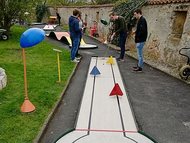 Bei der Zick-Zack-Bahn ist Geschick gefragt.