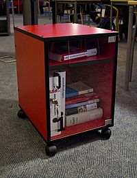 Rollcontainer für Bücher