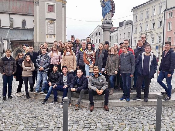 Unterwegs in Sachen Glas: die tschechisch-deutsche Exkursionsgruppe