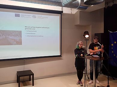 Präsentation der Studierenden Vera Kaltenecker und Marco Greger zum Tschechisch-Sprachkurs