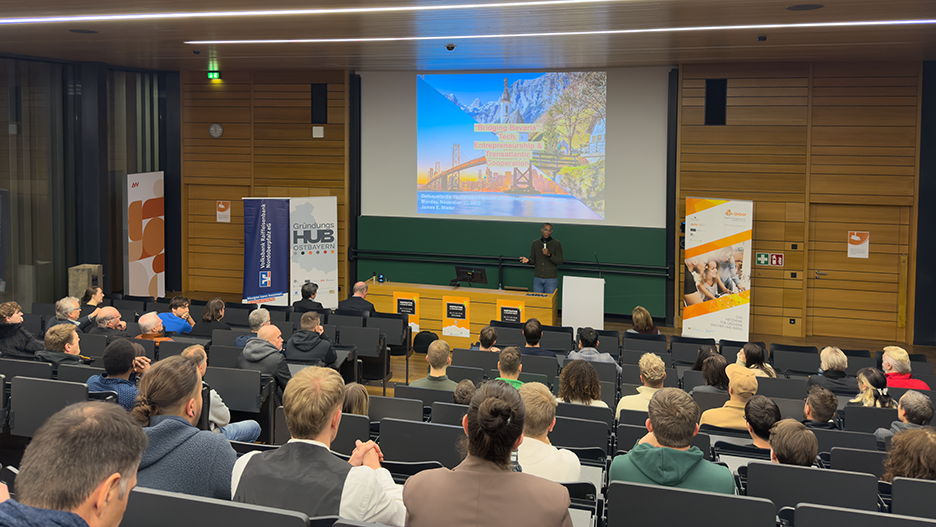 James E. Mister sprach in seiner Keynote über seine Erfahrungen aus dem Silicon Valley und KI