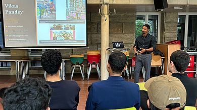 Vikas Pandey, Alumnus des Studiengangs International Energy Engineering, berichtete von seinem Weg nach Deutschland, durch Studium und in den deutschen Arbeitsmarkt